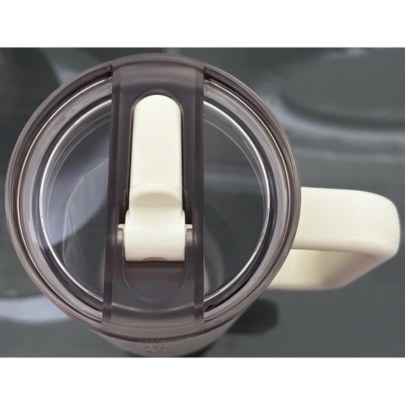 LIMITED EDITION STANLEY QUENCHER PROTOUR FLIP STRAW TUMBLER, 40OZ- CREAM MOON - Picture 4 of 5